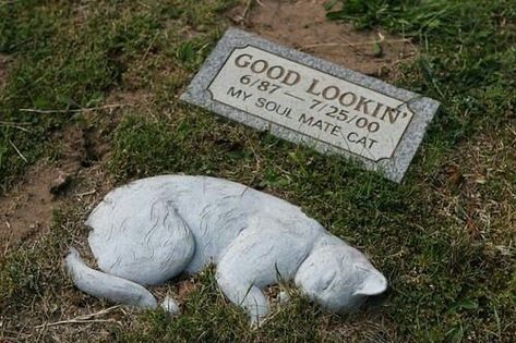 Pet Cemetary, Famous Statues, Cemetery Monuments, Cemetery Statues, Pet Cemetery, Cemetery Headstones, Famous Graves, Old Cemeteries, Cemetery Art