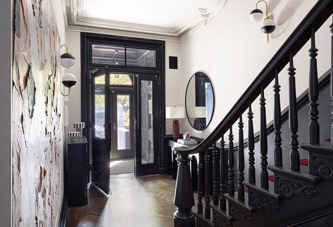 Director Baz Luhrmann Relists His NYC Townhouse with a New Look and a New Price Tag - DailyDEEDS Nyc Townhouse, Baz Luhrmann, Gramercy Park, Iron Balcony, Oversized Windows, Street New York, Arched Doors, Patio Roof, Luxury Condo