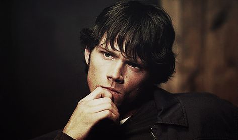 45 of the Absolute Best Sam Winchester Moments From Supernatural Sam Dean, Sam Winchester Gif, Dean Forester, Supernatural Gifs, Advanced English, Supernatural Sam, Character Profile, How To Look Handsome, Tv Guide