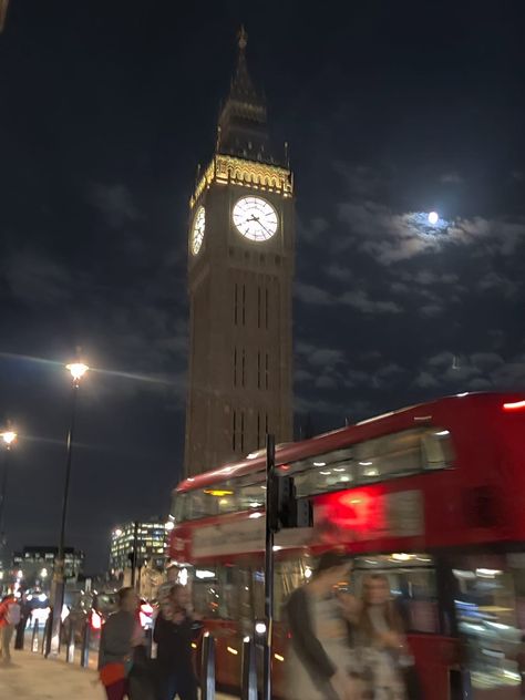 London Big Ben Aesthetic, London At Night Aesthetic, London Boy Aesthetic, Nightlife Aesthetic, City View Night, London At Night, London Nightlife, Aesthetic Moon, Aesthetic London