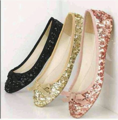 Want Sparkle Flats, Sparkly Flats, Cute Flats, Fabulous Shoes, Shoe Closet, Crazy Shoes, Pretty Shoes, Shoe Obsession, Shoe Lover