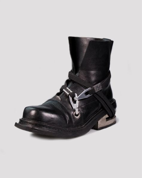 (65) another pair of Dirk Bikkembergs boots, only have seen this model once – @lonestarrrrr on Tumblr Dirk Bikkembergs, Bunny Backpack, Junya Watanabe, Plaid Pants, Platform Shoes, Biker Boot, Runway Fashion, Stella Mccartney, On Tumblr