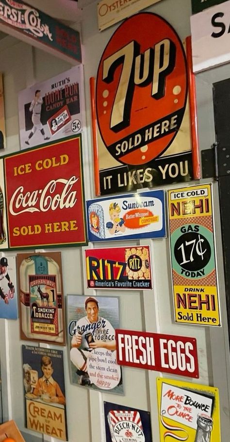 50s House Aesthetic, 50s Style House, 50s Vintage Aesthetic, 50s Room Decor, Coca Cola Aesthetic, 1960s America, Vintage Cafe Design, 50s Wallpaper, 50s House