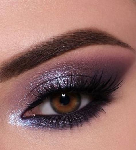 Makeup For Purple Dress Bridesmaid, Deep Purple Eye Makeup, Dark Purple Smokey Eye, Dark Purple Eyeshadow Looks, Dark Purple Makeup Looks, Smokey Eye Purple, Dark Purple Eyeshadow, Plum Makeup, Maroon Eyeshadow