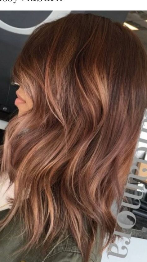 Gorgeous subtle rose gold. Hair Color Red, Balayage Hair Color Ideas, Auburn Balayage, Balayage Hair Color, Caramel Balayage, Hair Color Auburn, Red Ombre, Brown Highlights, Trendy Hair Color