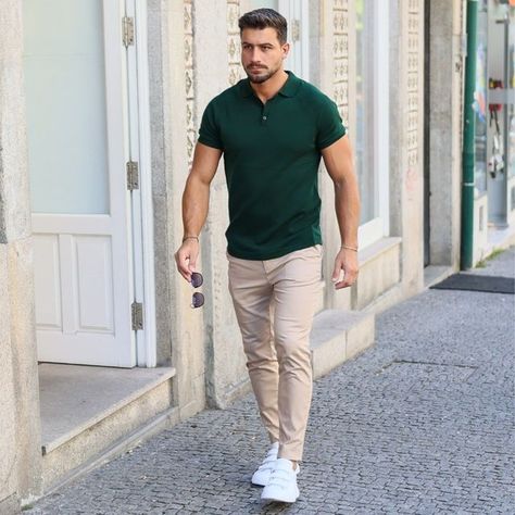 Mens Green Polo Shirt Outfit, Chino Polo Outfit Men, Polo And Khakis Men, Polo Chinos Men Outfit, Green And Beige Outfit Men, Beige Tshirt Outfits Men, Summer Polo Outfits Men, Casual Polo Outfit Men, Chino Outfits Men