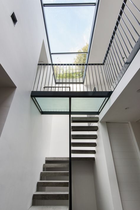 Ouseburn Road Skylight Home Design, Staircase Skylight, Modern Skylights, Interior Design Engineering, Skylight Design, Bungalow Style House Plans, Pool House Plans, House Extension Design, Minimal House Design