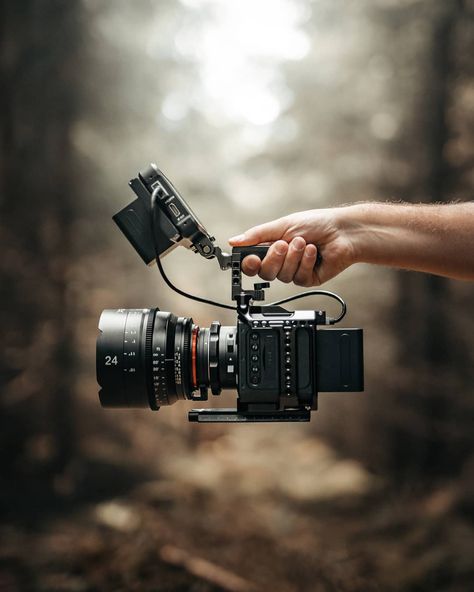 Video Camera Aesthetic, Cameras Aesthetic, Camera Grips, Nikon Camera Lenses, Filmmaking Gear, Indie Filmmaking, Film Equipment, Nikon Digital Camera, Dslr Video