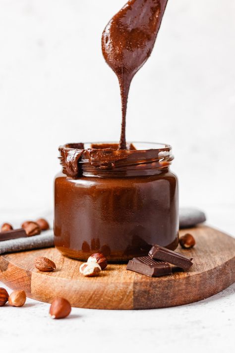 Chocolate Hazelnut Spread - Homemade Nutella - Plantiful Bakery Homemade Dark Chocolate, Vegan Nutella, Nutella Spread, Homemade Nutella, Hazelnut Butter, Chocolate Hazelnut Spread, Chocolate Spread, How To Roast Hazelnuts, Spread Recipes