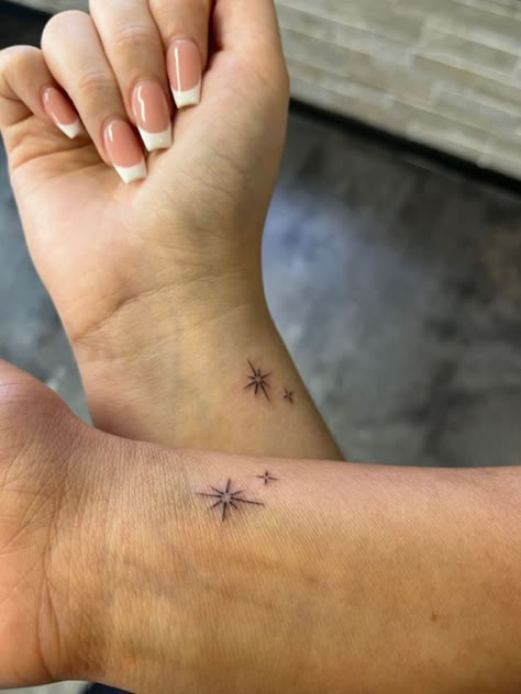 Matching Tattoo Ideas, Cute Matching Tattoos, Tato Minimal, 16 Tattoo, Small Matching Tattoos, Matching Tats, Tiny Tats, Small Pretty Tattoos, Petite Tattoos