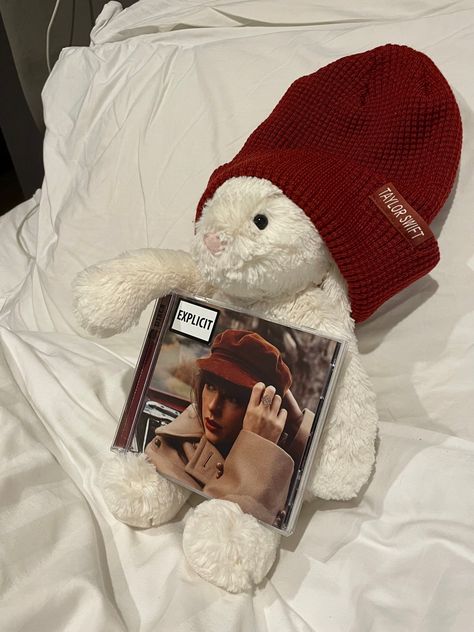 Christmas Taylor Swift Aesthetic, Red By Taylor Swift, Taylor Swift Red Album, Taylor Swift Cd, Swiftie Aesthetic, Red Coquette, Bashful Bunny, Taylor Merch, Jellycat Bashful