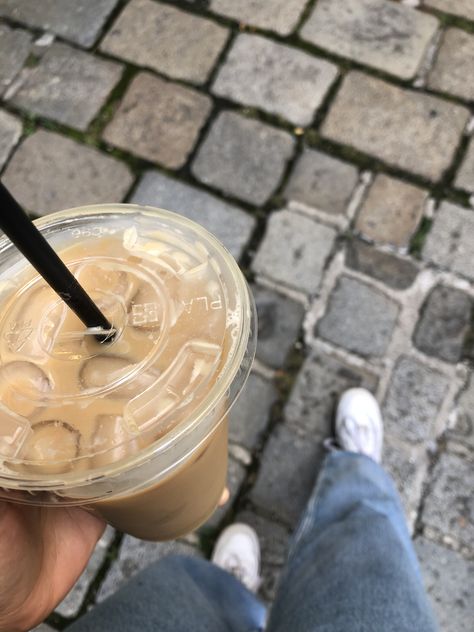 iced coffee aesthetic Essen, Iced Coffee Aesthetic, Cafe Pictures, Diy Phone Case Design, Diy Skin Care Routine, Coffee Shop Aesthetic, Coffee Wallpaper, Coffee Obsession, Coffee Pictures