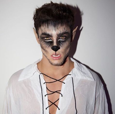 Wolf Makeup Man, Hallowen Schminke, Mens Halloween Makeup, Werewolf Makeup, Wolf Halloween Costume, Wolf Makeup, Makeup Zombie, Werewolf Costume, Halloweenský Makeup