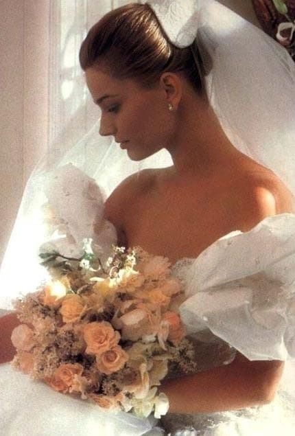 Paulina Porizkova Porizkova Paulina, 90s Wedding, Style Année 80, Paulina Porizkova, French Girl Chic, Bridal Hair Updo, Bridal Pictures, Dream Wedding Ideas Dresses, Wedding Headpiece