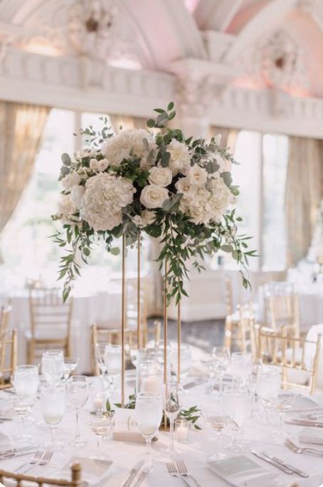 Tall Flower Centerpieces, Candelabra Wedding Centerpieces, French Themed Wedding, White Floral Centerpieces, Tall Centerpiece, Candelabra Wedding, Tall Wedding Centerpieces, Boda Mexicana, Wedding Floral Centerpieces