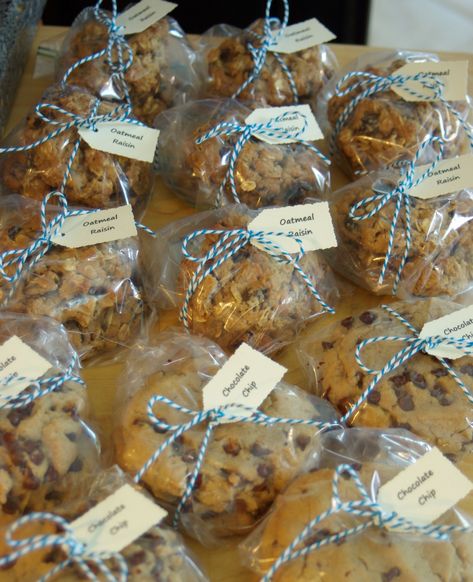 How To Package Muffins For Bake Sale, Bake Sale Cookies Packaging, Fall Bake Sale Ideas Fundraiser, Bake Sale Packaging Ideas, Fundraiser Bake Sale, Bake Sale Displays, Fall Bake Sale, Bake Sale Desserts, Lemon Bar Cookies