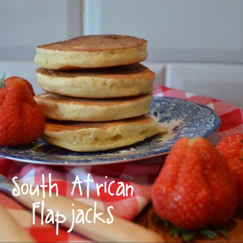 Kos, Crumpets Recipe Easy South Africa, South African Biscuits, Plaatkoekies Resep, Easy Crumpet Recipe, Crumpets Recipe Easy, Crumpets Recipe, Crumpet Recipe, South African Desserts