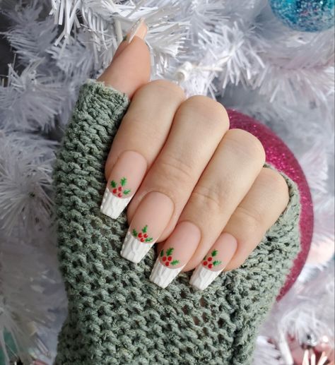 Christmas Cable Knit Nails, Christmas Nails Knitted, Cable Knit Nails, Holly Nail Art, Knit Nails, Holly Nails, Christmas Manicure, Plaid Nails, Sweater Nails