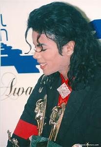 michael jackson soul train awards 1989 - Yahoo Image Search Results Mj Bad, Michael Jackson Photoshoot, Soul Train Awards, Michael Jackson Quotes, Joseph Jackson, Soul Train, Michael Jackson Bad, Michael Jackson Pics, King Of Pop