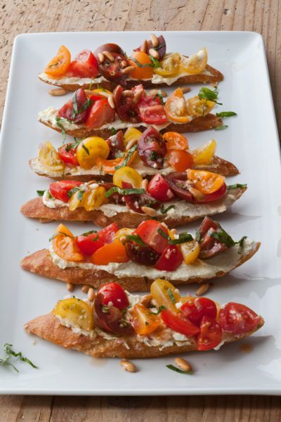 Tomato Crostini With Whipped Feta, Tomato Crostini, Best Summer Recipes, Summer Appetizers, Barefoot Contessa Recipes, Ina Garten Recipes, Feta Recipes, Whipped Feta, Summer Appetizer