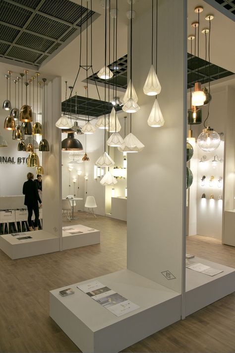 Light + Building 2016 Retail Lighting Design, Blitz Design, Plan Garage, Chandelier Store, Glass Store, Retail Lighting, Showroom Interior Design, Lighting Showroom, Circa Lighting