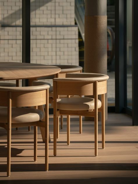 Chair Cafe Design, Restaurant Chairs Design, Coffee Chairs, White Accent Chair, Blue Bottle Coffee, Yokohama Japan, Japanese Furniture, Cafe Furniture, 카페 인테리어 디자인