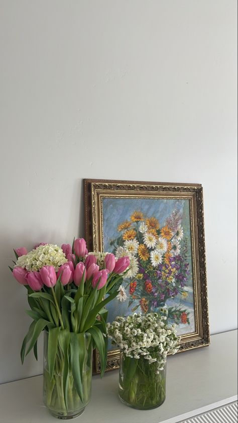 Vase With Wildflowers, Flower Vase Background, Flower Vase Asethic, Flowers In Glass Vase Photography, Reading Aesthetics, Vase Of Flowers On Table Painting, Flowers In Vases, Flower Bunches, Flowers Pretty