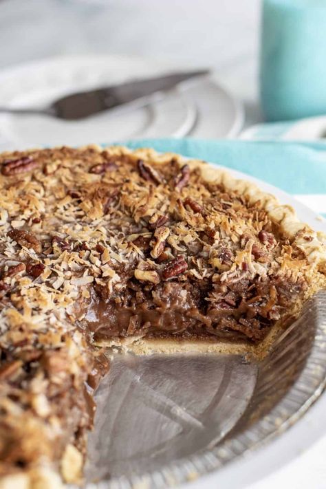 Southern Pie Recipes, German Chocolate Pie, Recipe Desert, German Chocolate Pies, Austrian Food, Dessert Pies, Homemade Pies, Favorite Pie Recipes, Pineapple Lemonade