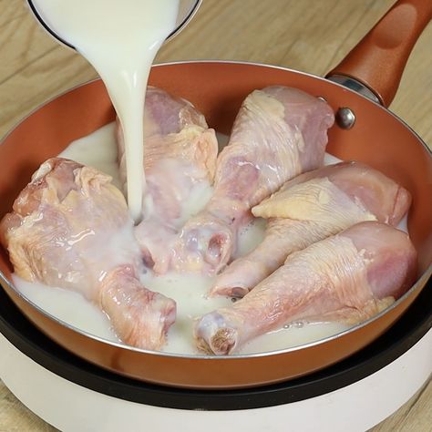 YumMakers - Cook chicken with milk and be surprised with the result! | Facebook Chicken With Milk Recipe, Chicken Deep Fried, Chicken Milk, Cook Chicken, Chicken Meat, Breaded Chicken, Meat Chickens, Milk Recipes, Juicy Chicken