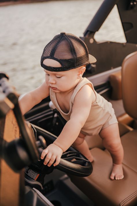 Family Boat Pictures Photo Shoot, Family Boat Photoshoot, Boat Family Pictures, Pontoon Photoshoot, Family Fishing Photoshoot, Boat Family Photoshoot, Family Photos On Boat, Family Boat Pictures, Bethany Aesthetic