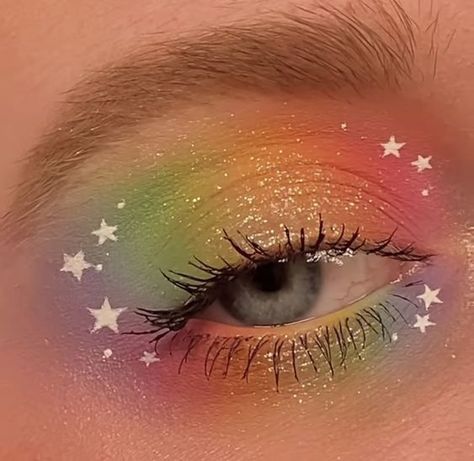 Simple Rainbow Eyeshadow, Easy Colorful Makeup Looks, Soft Rainbow Makeup, Rainbow Liner Makeup, Colorful Make Up Ideas, Pastel Rainbow Eyeshadow, Kidcore Makeup Looks, Rainbow Pride Makeup, Fun Makeup Ideas Colorful Easy