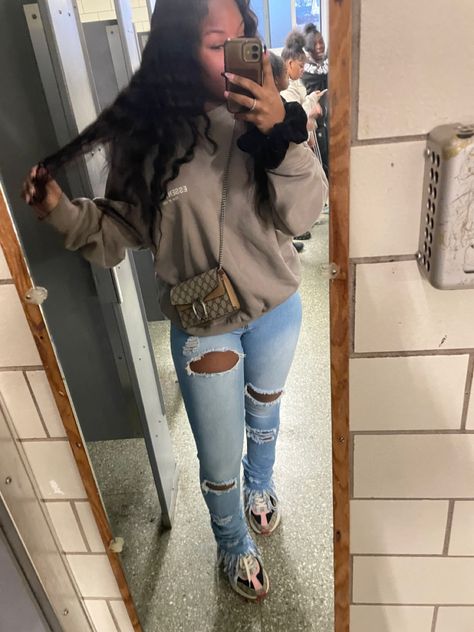 Gucci Bag Outfit Black Women, Styling Gucci Sneakers, Pink Gucci Shoes Outfit, Styling Essentials Hoodie, Gucci Sneakers Outfit Black Women, Pink Gucci Slides Outfit, Essentials Hoodie Outfit Black, Pink Essentials Hoodie Outfit, Black Essentials Hoodie Outfit