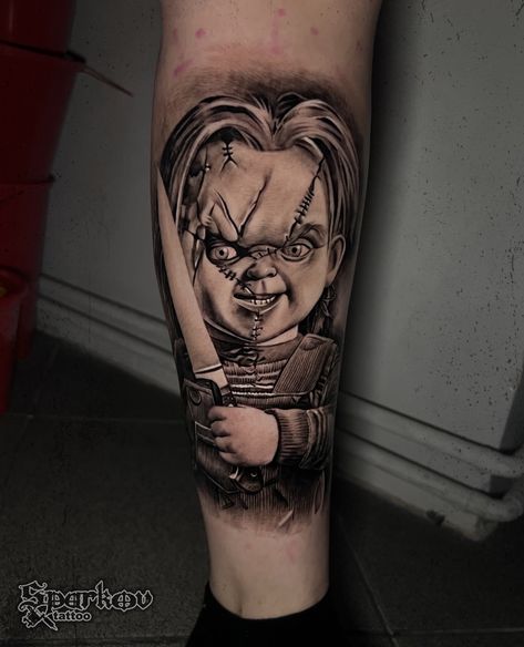 Realistic Chucky horror tattoo by Nikolay Sparkov. #sleeve #tattoo #tattoosleeve #realistictattoo Chucky Tattoos Horror, Pennywise Face Tattoo, Chuckie Tattoo Design, Horror Face Tattoo, Tiffany Tattoo Chucky, Horror Back Tattoo, Chuckie Tattoo, Horror Movie Sleeve, Bride Of Chucky Tattoo