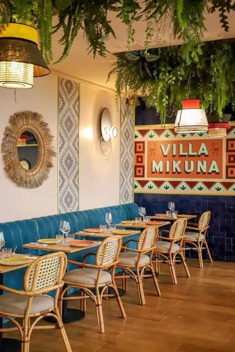 New temple of Peruvian gastronomy, Villa Mikuna has just opened its doors in Paris. This restaurant propels us into a South American setting Peruvian Restaurant Interior, Mexican Restaurant Wall Decor, Cute Mexican Restaurant Decor, Carribean Restaurant Decor, Cuban Restaurant Design, Latin American Restaurant Design, Latin American Interior Design, Peruvian Decor Interior Design, Mexican Restaurant Decor Interior Design