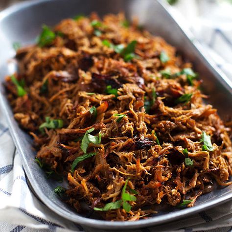 40+ Recipes That Make Feeding a Crowd a Breeze: Cooking for a crowd, be it a large family gathering or a dinner party, can be a bit of a challenge. Shredded Pork Crockpot, Slow Cooker Recipes Pork, Potato Bar, Salad Buah, Shredded Pork, Cooking For A Crowd, Slow Cooker Pork, Crock Pot Slow Cooker, Crock Pot Cooking