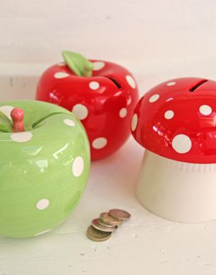 Homemade Piggy Banks, Homemade Clay Recipe, Kids Money Box, Bisque Pottery, Clay Box, Ceramic Apple, Kids Clay, Traditional Toys, Cement Crafts