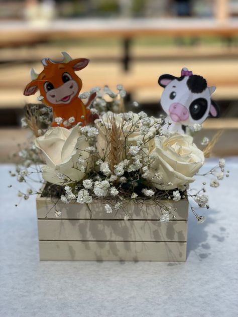 Cow Theme Sweets Table, Cow Theme Centerpieces Gender Reveal, Bull Centerpiece, Cow Theme Table Decorations, Holly Cow I’m One Party, Cow Or Bull Gender Reveal, Gender Reveal Ideas With Cows, Cow Party Centerpiece Ideas, Farm Animal Gender Reveal