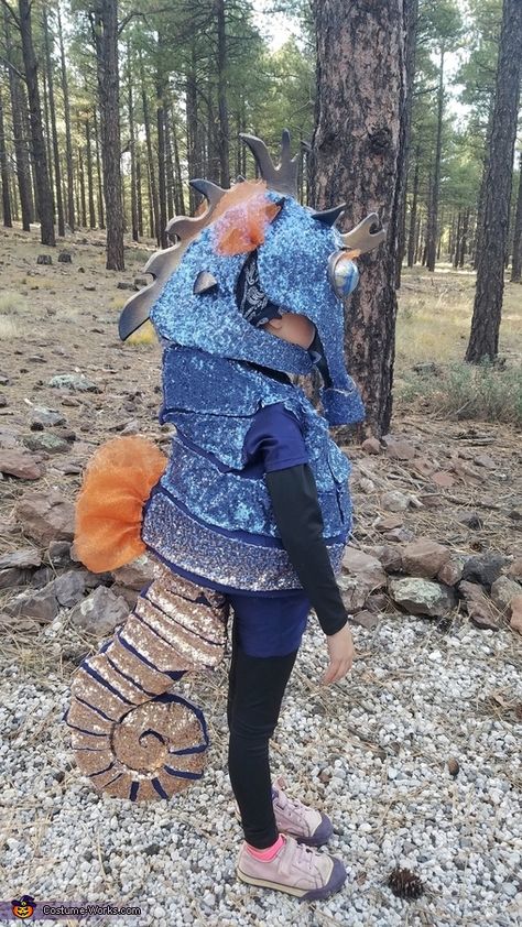 Sealife Costumes Diy, Eel Costume Diy, Sea Animal Costumes Diy, Under The Sea Couples Costume, Ocean Animal Costumes, Diy Seahorse Costume, Diy Ocean Costume, Under Sea Costume, Pufferfish Costume