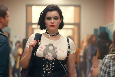 Cat (Barbie Ferreira in the "euphoria" serie) Euphoria Clothing, Neon Eyeshadow, Euphoria Fashion, Barbie Ferreira, Plus Size Looks, Generation Z, Nina Simone, Rachel Green, Smokey Eyes