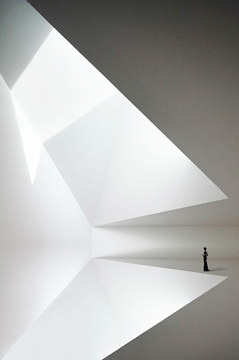 Museum Decoration, Architecture Cool, Minimal Architecture, Geometric Architecture, Space Architecture, Minimalist Architecture, Light And Space, Zaha Hadid, Light Architecture