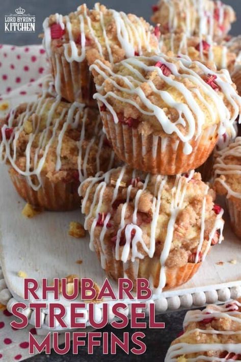 Rhubarb Muffins Streusel, Rhubarb Streusel Muffins, Rhubarb Muffins Recipe, Easy Rhubarb Recipes, Rhubarb Desserts Recipes, Strawberry Rhubarb Muffins, Strawberry Rhubarb Recipes, Best Rhubarb Recipes, Blueberry Rhubarb