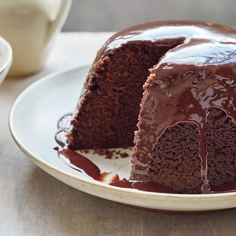 Chocolate Christmas Pudding, Steamed Pudding, Christmas Pudding Recipes, Chocolate Pudding Cake, Mary Berry Recipe, Bigger Bolder Baking, Chocolate Pudding Recipes, Berries Recipes, Moist Chocolate Cake