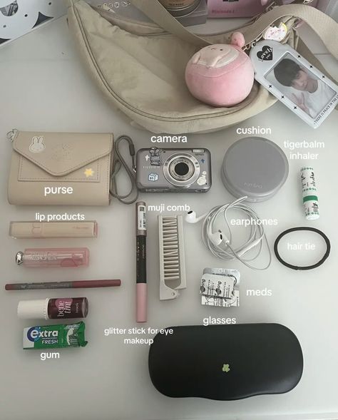 What’s In My Crossbody Bag, What's In My Bag Aesthetic, What Is In My Bag, Nature Creatures, School Backpack Essentials, Everyday Bag Essentials, What's In My Bag, School Bag Essentials, Backpack Essentials