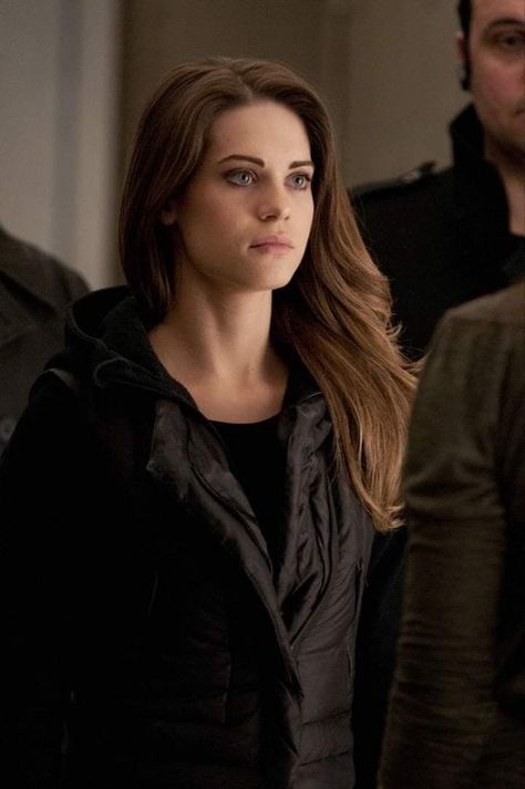 Lyndsey Fonseca Nikita, Lyndsy Fonseca Nikita, Real Life Aesthetic, Alexandra Udinov, Avatar Discord, Dystopian Aesthetic, Lyndsy Fonseca, Wonder Twins, Female Detective