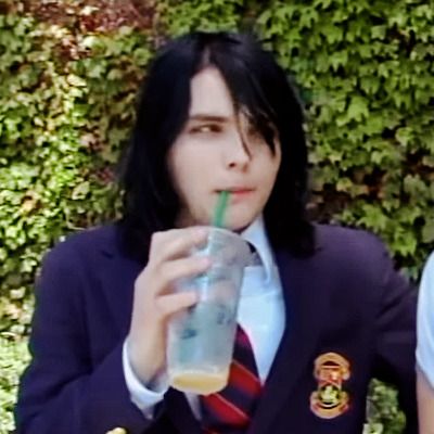 matching icons 
my chemical romance / frank iero & gerard way
pfp Gerard Way Pfp, My Chemical Romance Members, Gerard And Frank, Emo Men, Emo Pfp, Silly Bands, Goth Glam, I Love Mcr, Mikey Way