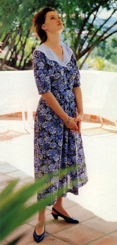 Laura Ashley, summer 1990. Double breasted day dress with voile collar and lace. Laura Ashley 1980s, Laura Ashley 80s, Laura Ashley Patterns, Laura Ashley Vintage Dress, Laura Ashley Fashion, Feminine Dresses, Romantic Fashion, Vintage Laura Ashley, Laura Ashley Dress