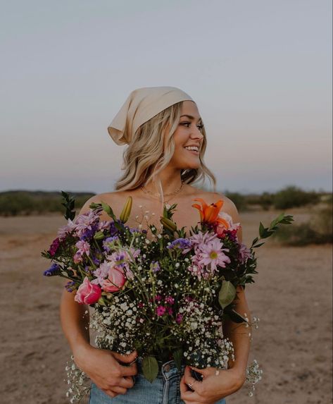 Flower Top Picture Ideas, Flower Bra Pictures, Beach Flower Photoshoot, Flower Pictures Photography With People, Floral Top Photoshoot Ideas, Boho Flower Photoshoot, Best Friend Flower Top Photoshoot, Flowers As A Top Photoshoot, Photoshoot Ideas Outside Spring