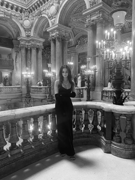 Opera Garnier Photoshoot, Opera Garnier Paris Photoshoot, Opera Aesthetic Outfit, Opera Photoshoot, Opera Outfit Ideas, Opera Outfits, Opera Outfit, Opera Garnier Paris, Opera Garnier