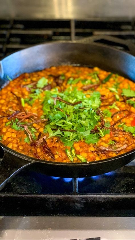 Chana Daal Recipe Indian, Chana Daal Recipe, Daal Recipe Indian, Chana Recipe, Bangladeshi Food, Mint Salad, Fenugreek Leaves, Recipe Indian, Vegetarian Curry