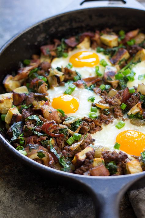 This "bacon burger & fries" Paleo breakfast bake combines bacon, ground beef and crispy sweet potatoes with baked eggs. Whole30 friendly, good for any meal! Breakfast Recipes With Eggs, Recipes With Eggs, Paleo Running Momma, Whole 30 Meal Plan, Eggs And Bacon, Burger Fries, Crispy Sweet Potato, Whole 30 Breakfast, Bacon Burger